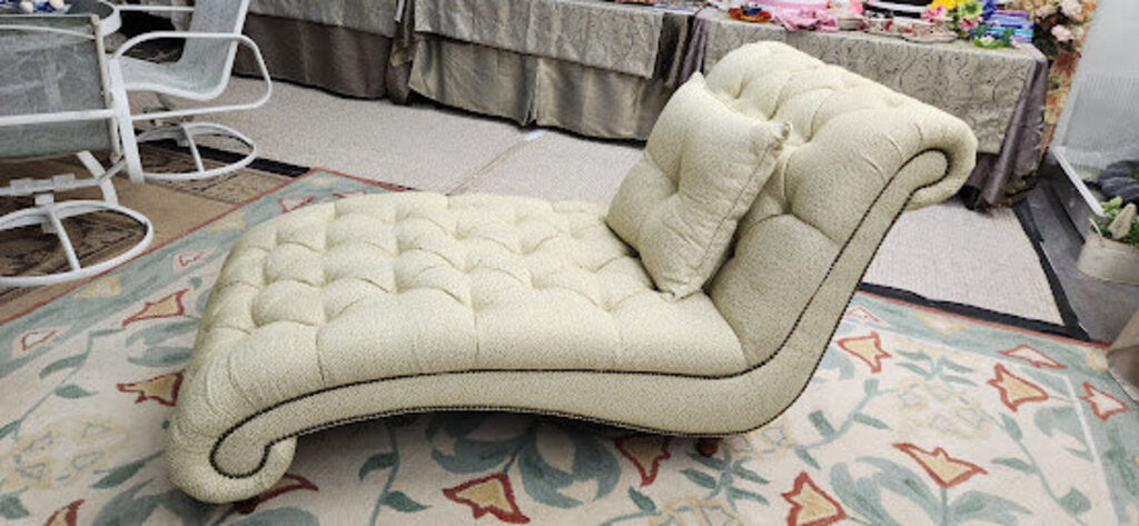 Chaise Curved Tufted Sofa with Pillow Avanti Furniture