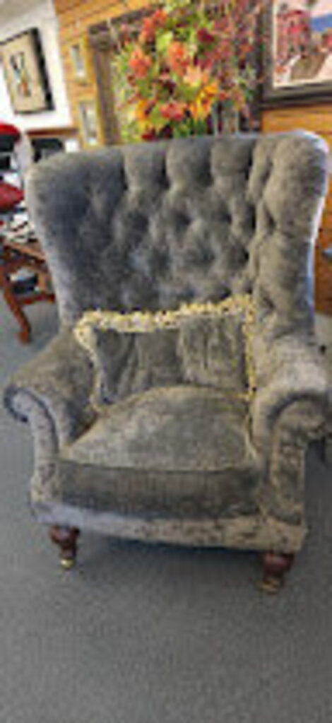 Custom Design Gray Tufted Chair on Rollers Casters w/pillow