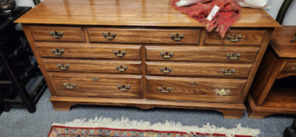 Pennsylvania House 7-Drawer Chest of Drawers with Mirror