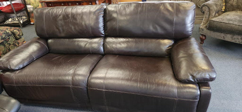 Black Carriage Flexsteel Leather Power Reclining Sofa (chargers at counter)