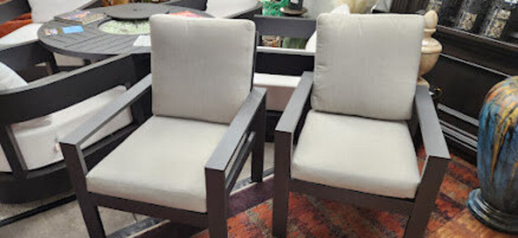 Brand NEW Pair of 2 Outdoor Patio Chairs Metal Base set