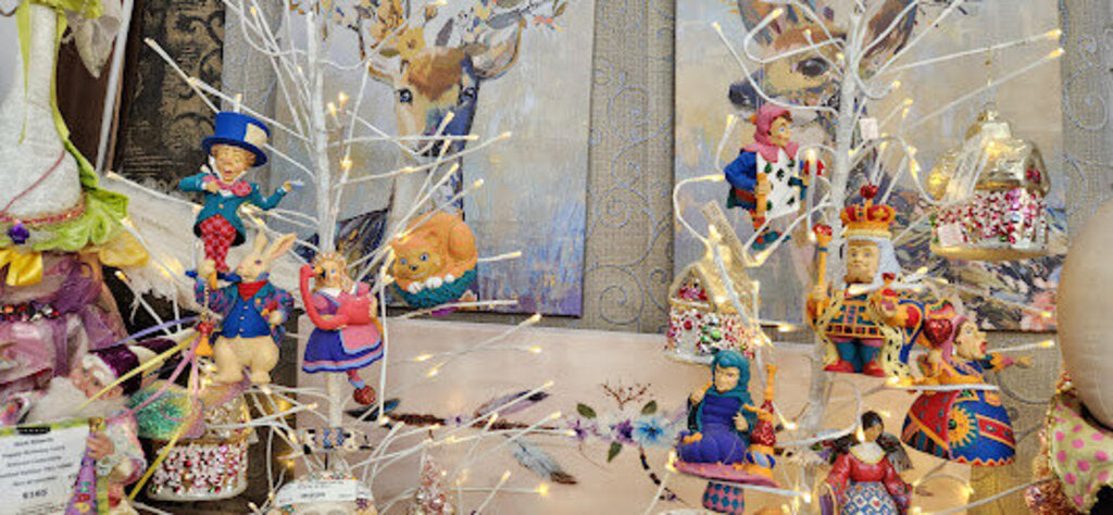 Single Ornament Alice in Wonderland (1) each Firm Price