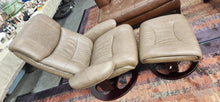 Load image into Gallery viewer, Like New Leather Recliner Barcalounger w/footstool
