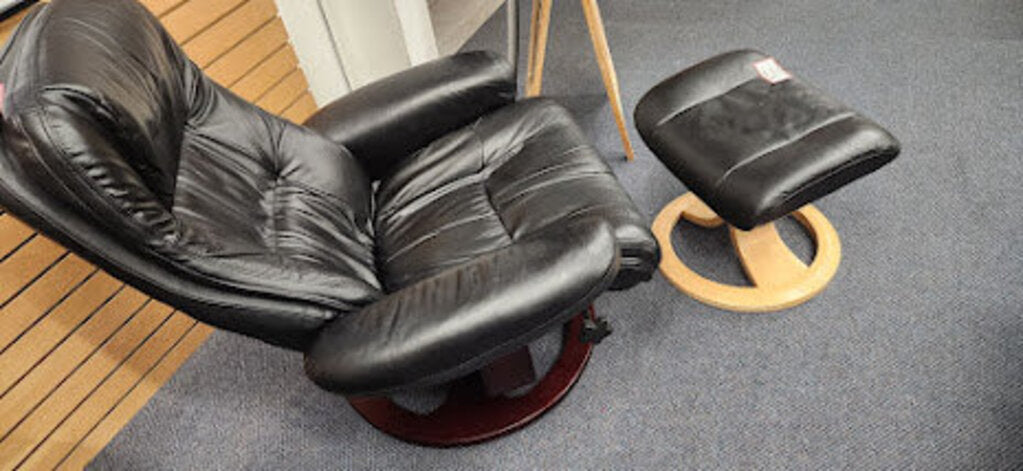 Leather Black Stressless Style Chair Lane with Norway Foot Stool